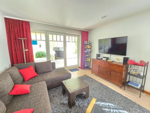 Dünenpark Binz Komfort Ferienwohnung mit 1 Schlafzimmer und Terrasse im Erdgeschoss 041 — 4-Star Luxury Hotel in Ostseebad Binz, Germany