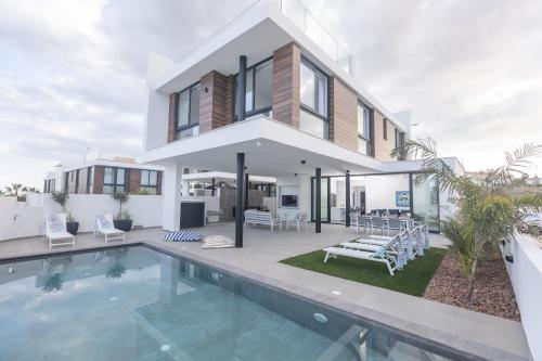 Aqua 4 Bedrooms — Paralimni