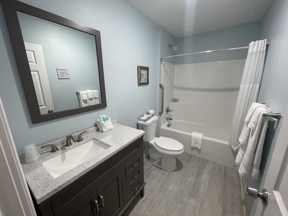 The Coastal Inn and Suites - photo 13