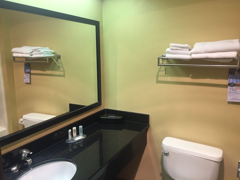 Quality Inn & Suites Lenexa Kansas City - photo 30