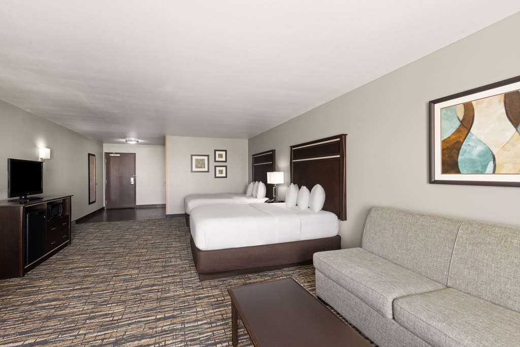 La Quinta Inn & Suites by Wyndham Sioux Falls - photo 18