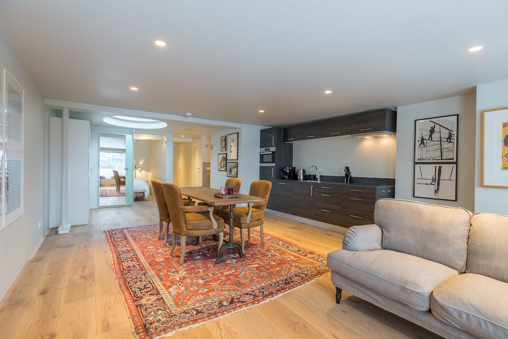 Business Guesthouse — 4-Star Luxury Hotel in Groningen, Netherlands