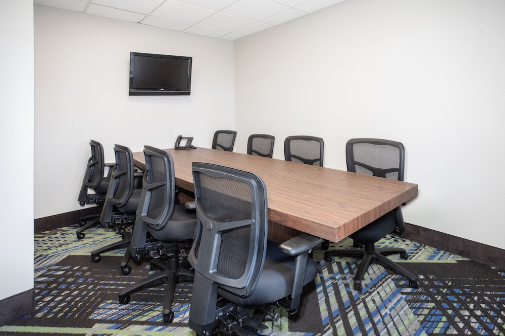 Holiday Inn Express Yreka Shasta Area by IHG - photo 39