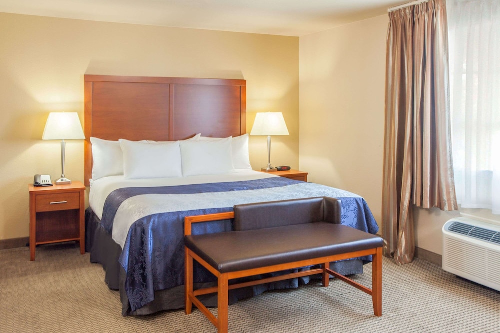 Baymont by Wyndham Grand Forks - photo 15