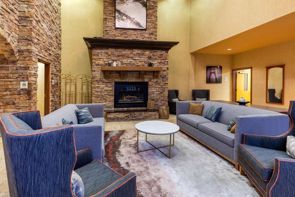 La Quinta Inn & Suites by Wyndham Vancouver - photo 7