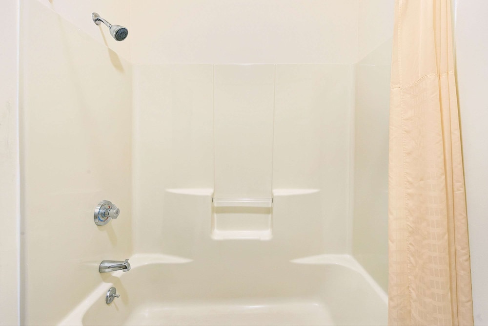 Travelodge by Wyndham St. Louis - photo 20