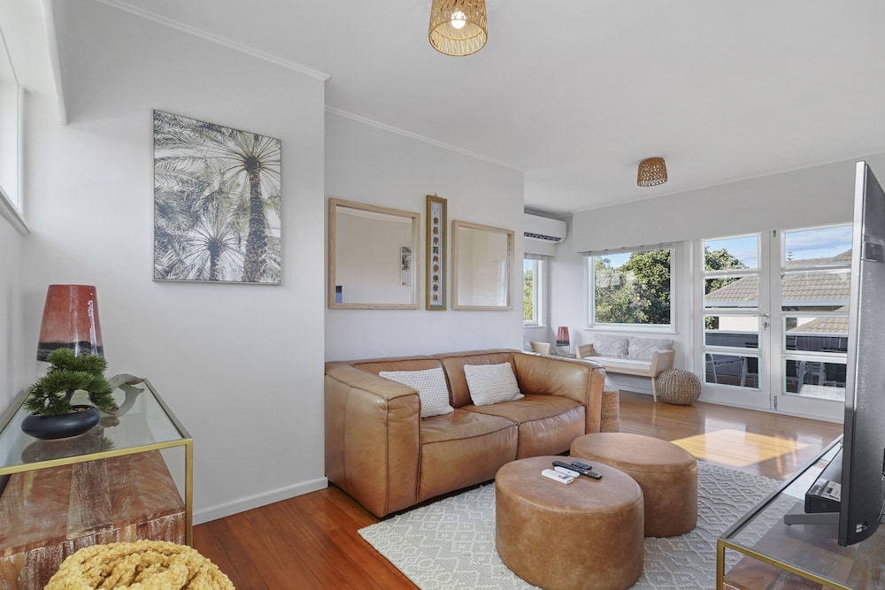 Amazing Home By Beach Aircon ed — 4-Star Luxury Hotel in Auckland, New Zealand