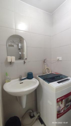 Destina Stays @Jazz Residences Makati Metro Manila w Netflix — 4-Star Luxury Hotel in Manila, Philippines