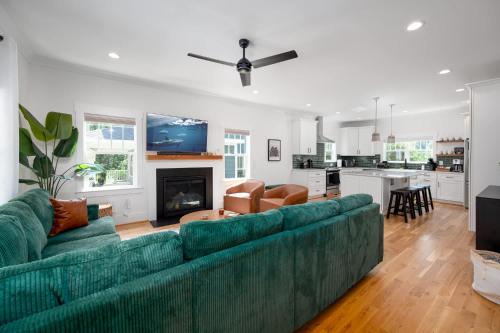 The Terra Haus 4BR Modern Boho Retreat — 4-Star Luxury Hotel in Durham, United States