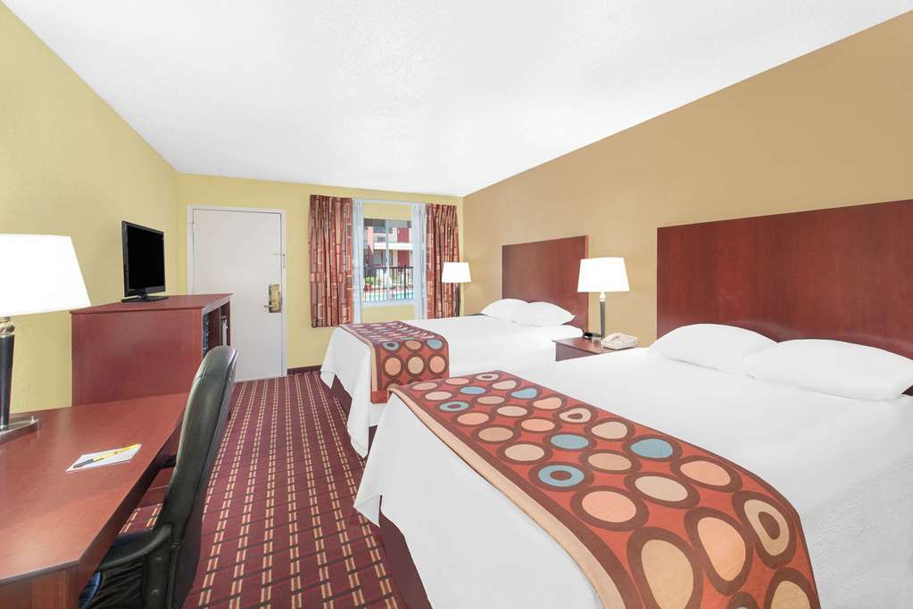 Super 8 by Wyndham Kerrville TX - photo 10