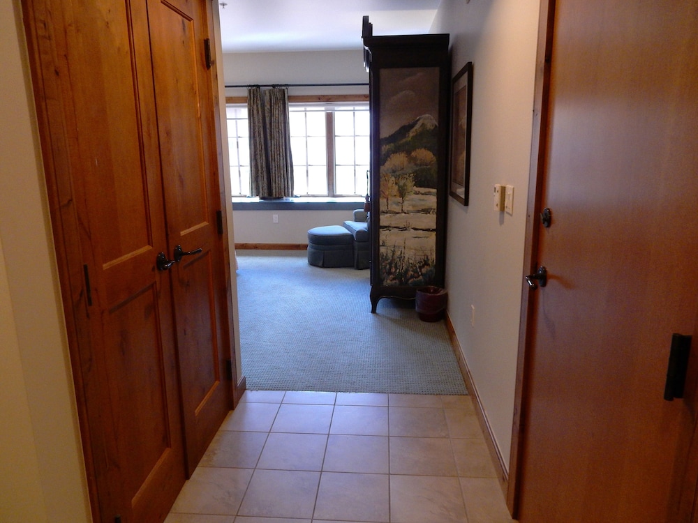 Modern King Room In Heart Of Mt. Crested Butte Hotel Room by RedAwning - photo 16