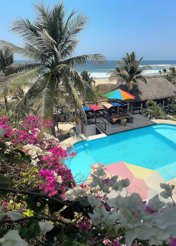 Beachfront Paradise Boutique Hotel in Santa Maria Tonameca, Mexico