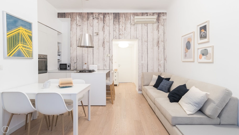 Italianway Easy Garigliano 8 — 4-Star Luxury Hotel in Milan, Italy