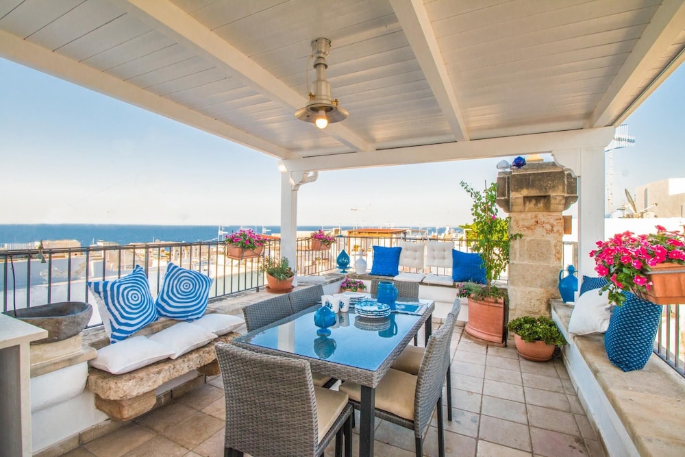 TD Casa Reina in the Historic Center with Terrace — 4-Star Luxury Hotel in Polignano A Mare, Italy