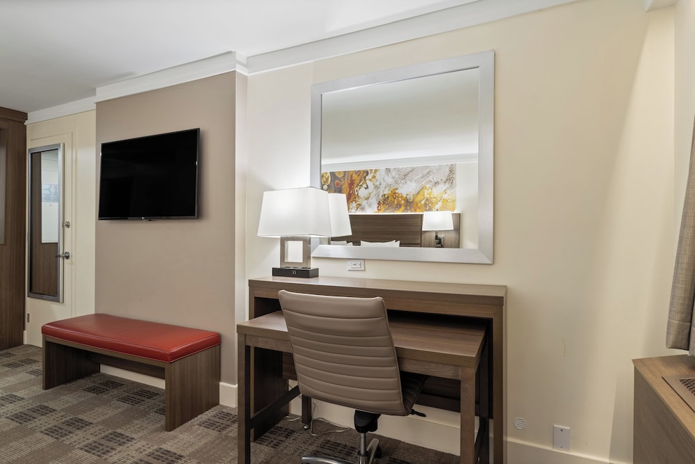 Crowne Plaza Executive Center Baton Rouge by IHG - photo 53