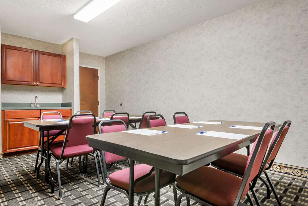 Days Inn by Wyndham Norton - photo 14
