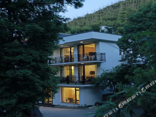 Waiting rain - carbon neutral hotel in Deqing