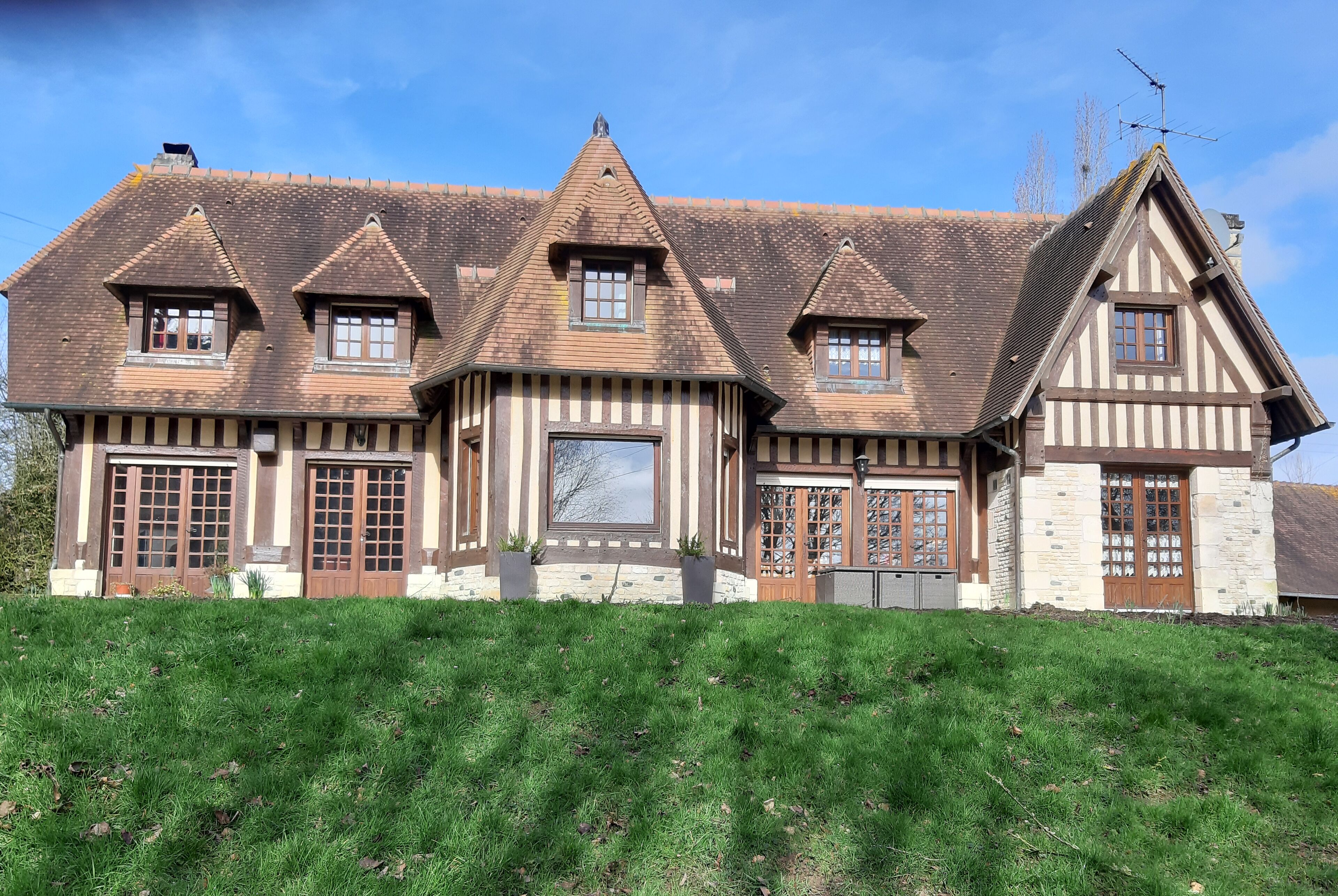 Le pré aux biches — hotel in Lisieux