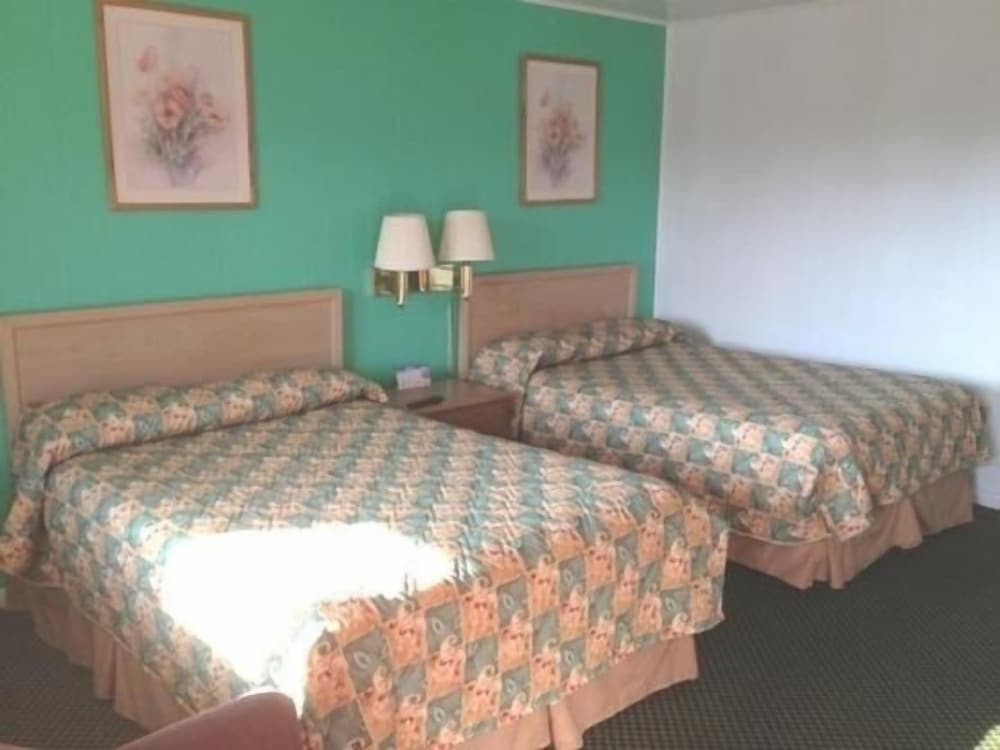 Village Inn Salina - photo 14