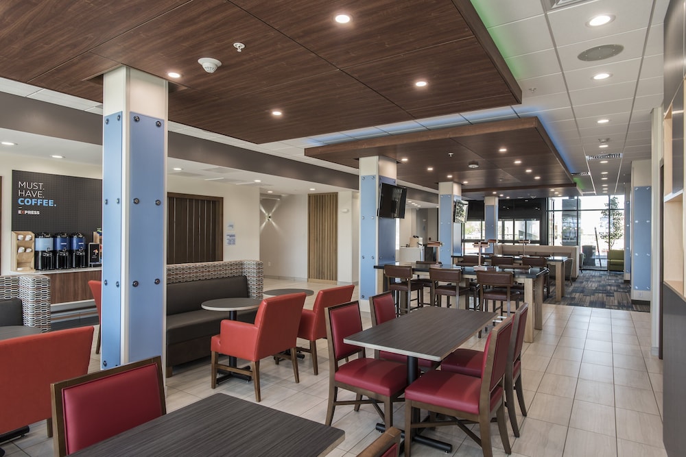 Holiday Inn Express & Suites Phoenix North Happy Valley by IHG - photo 19