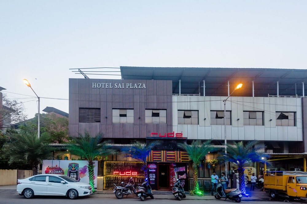 Capital O 27600 Hotel Sai Plaza in Kalyan, India