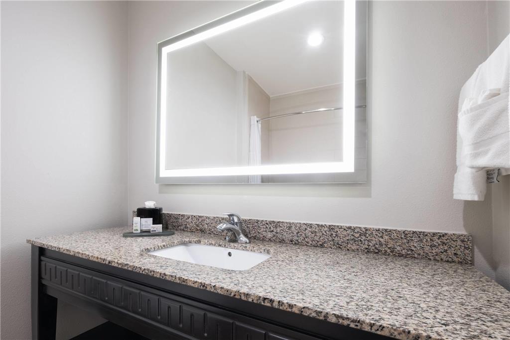 La Quinta Inn & Suites by Wyndham Muskogee - photo 23