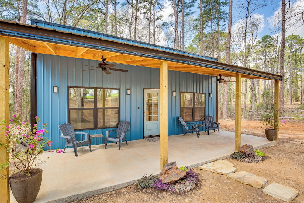 Winnsboro Barndominium w Fire Pit & Large Deck — hotel in Winnsboro