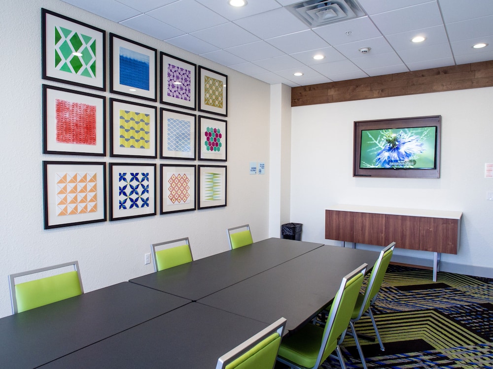 Holiday Inn Express & Suites Oklahoma City Airport by IHG - photo 24