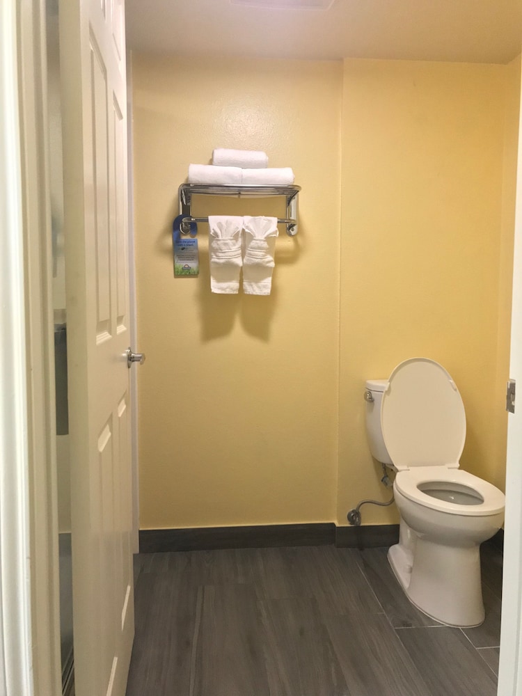 Days Inn by Wyndham San Antonio Airport - photo 22