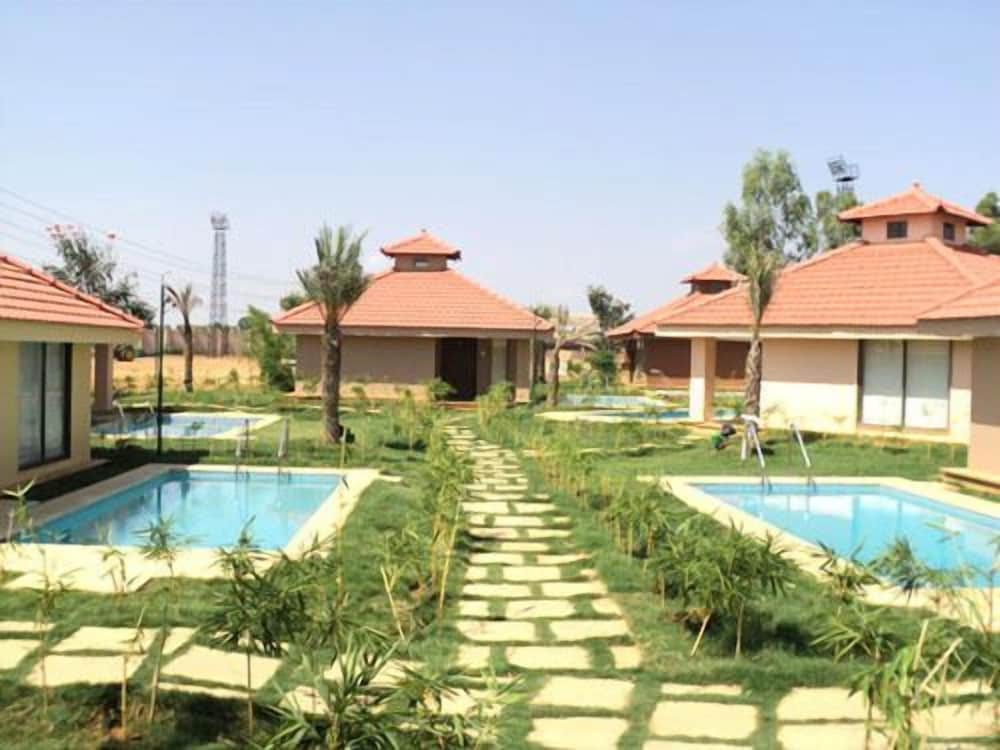Confident Amoon The Glamour Spa and Resort — hotel in Hoskote