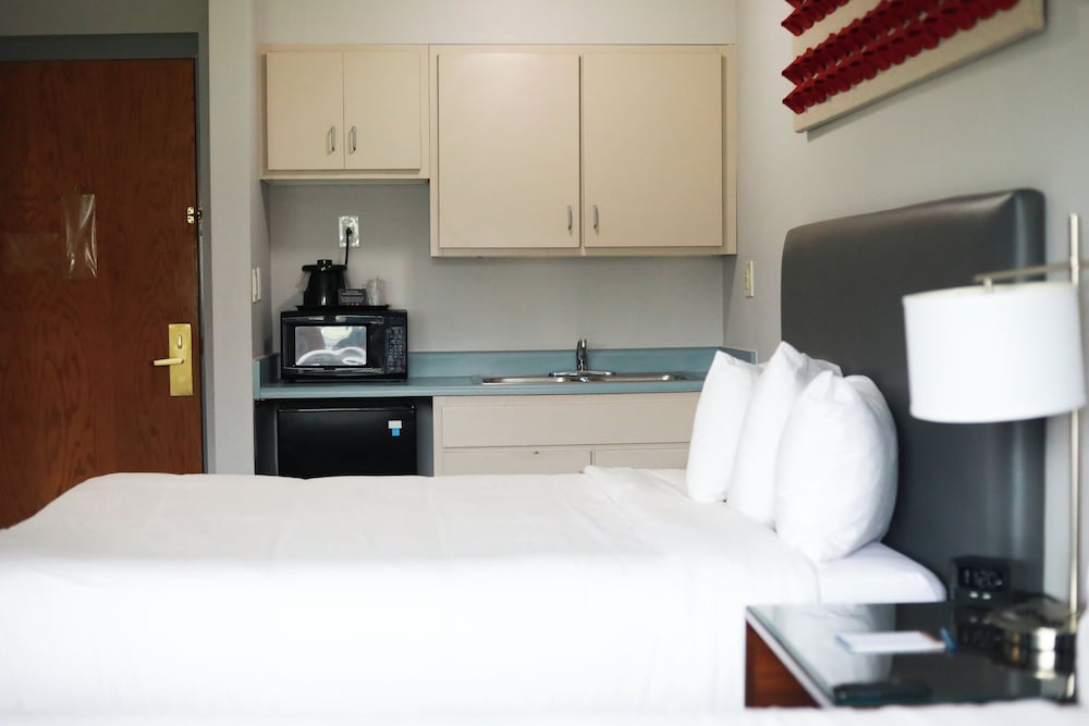 Illini Inn & Suites Hotel Rantoul Gifford Champaign Urbana - photo 13