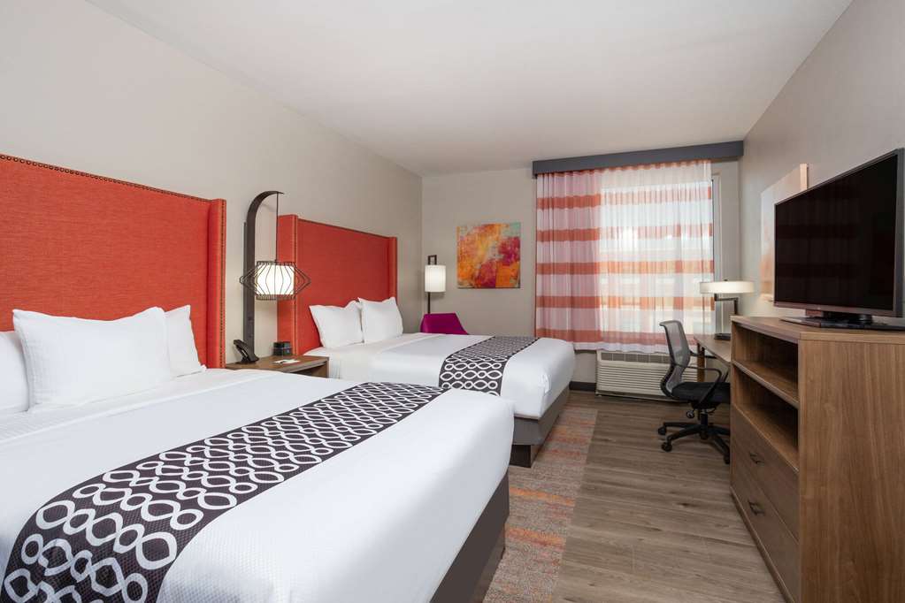 La Quinta Inn & Suites By Wyndham Pflugerville - photo 24