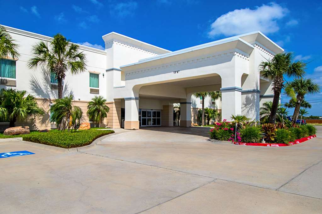 Quality Inn & Suites - carbon neutral hotel in Robstown