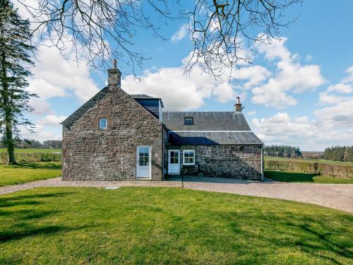 Meadowgreen Farmhouse — 4-Star Luxury Hotel in Forfar, United Kingdom