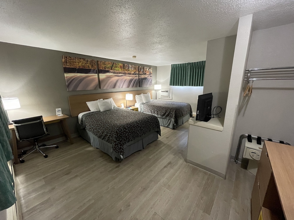Days Inn by Wyndham Alpena - photo 10