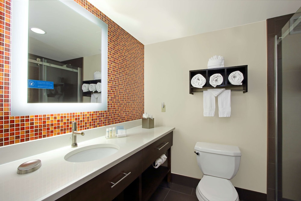 Hampton Inn & Suites Columbus Downtown - photo 43