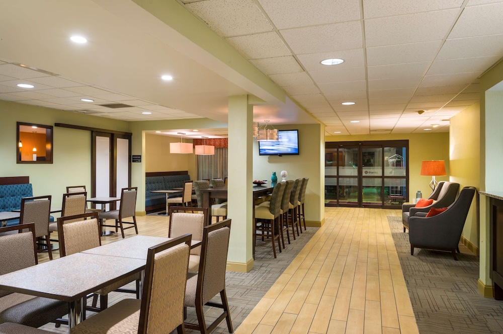 Hampton Inn Danville - photo 6