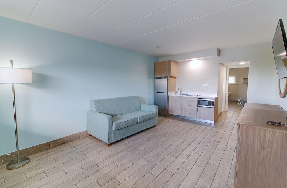 Seashire Inn & Suites - photo 10