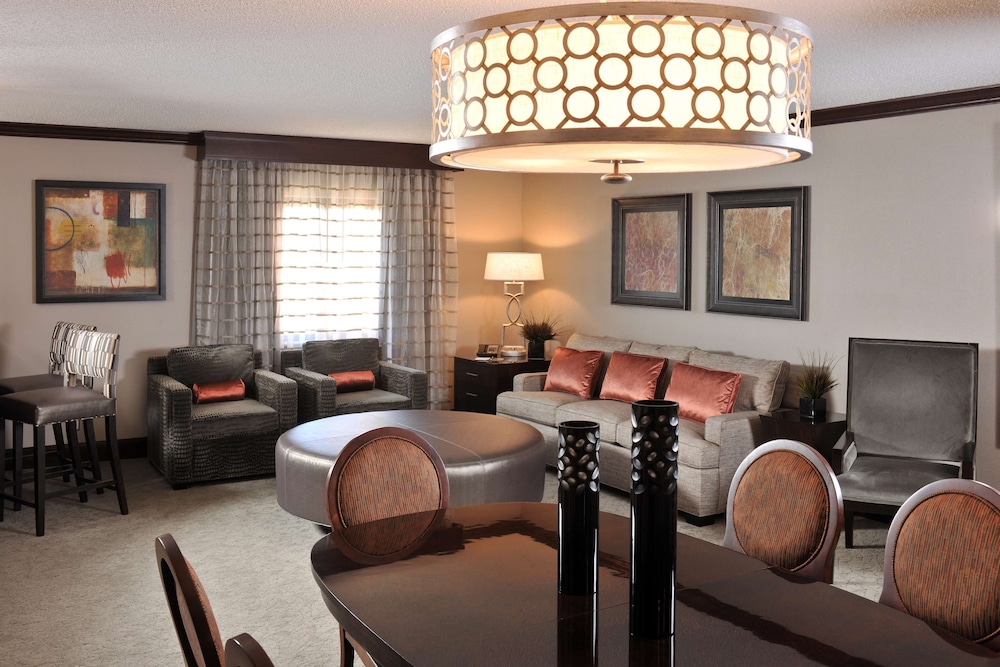 Embassy Suites Hotel Des Moines Downtown - photo 25