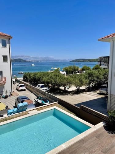 Apartament Slatine No 1 — 4-Star Luxury Hotel in Slatine, Croatia