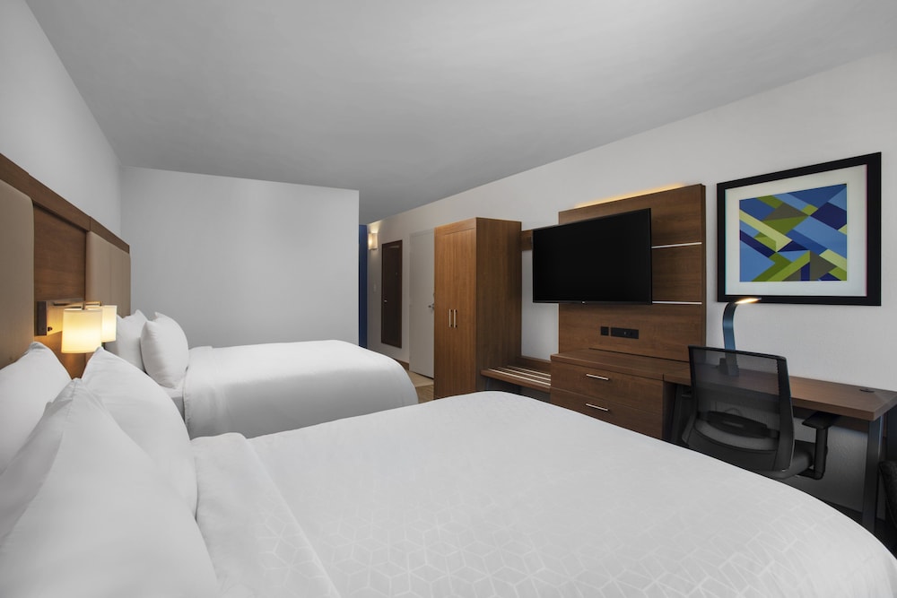 Holiday Inn Express Charleston Civic Center by IHG - photo 6