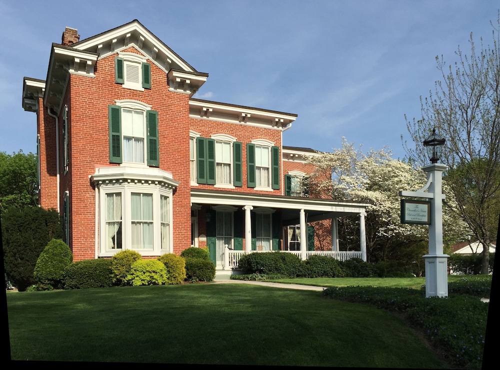 The Chancellor's House B&B — 4-Star Luxury Hotel in Bedford, United States
