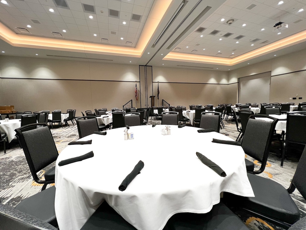 Crowne Plaza Kearney by IHG - photo 80