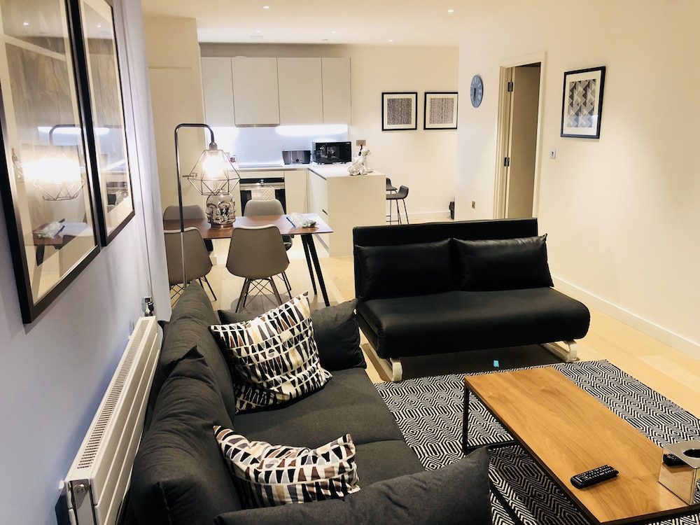 Kaatchi Boutique Apartments — 4-Star Luxury Hotel in Wembley, United Kingdom