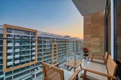 On Off Hh Meydan One Cozy Studio Burj Khalifa & Lagoon View — 4-Star Luxury Hotel in Dubai, United Arab Emirates