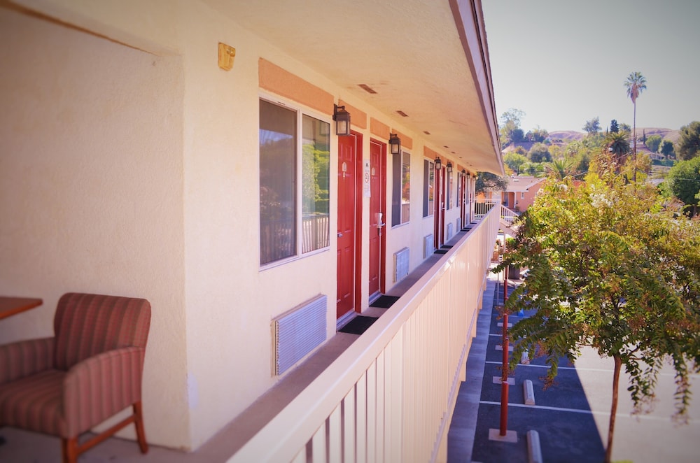 Loma Linda Inn - photo 43