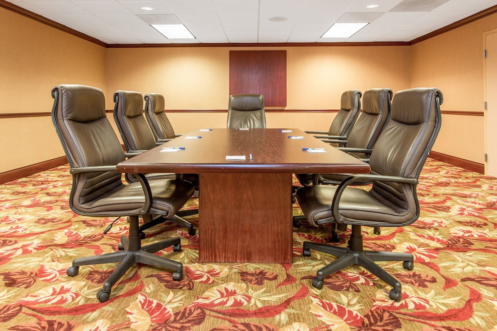 Holiday Inn Express & Suites Bloomington by IHG - photo 38