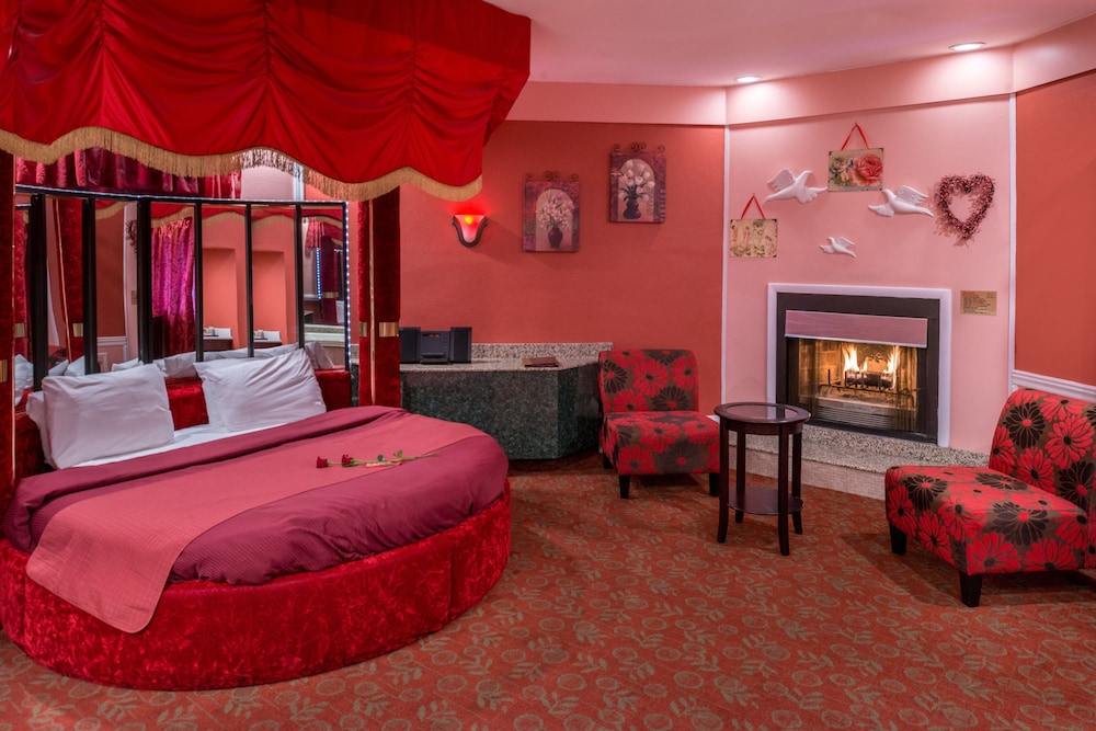 Inn of the Dove Romantic Suites with Jetted Tub & Fireplace - photo 13