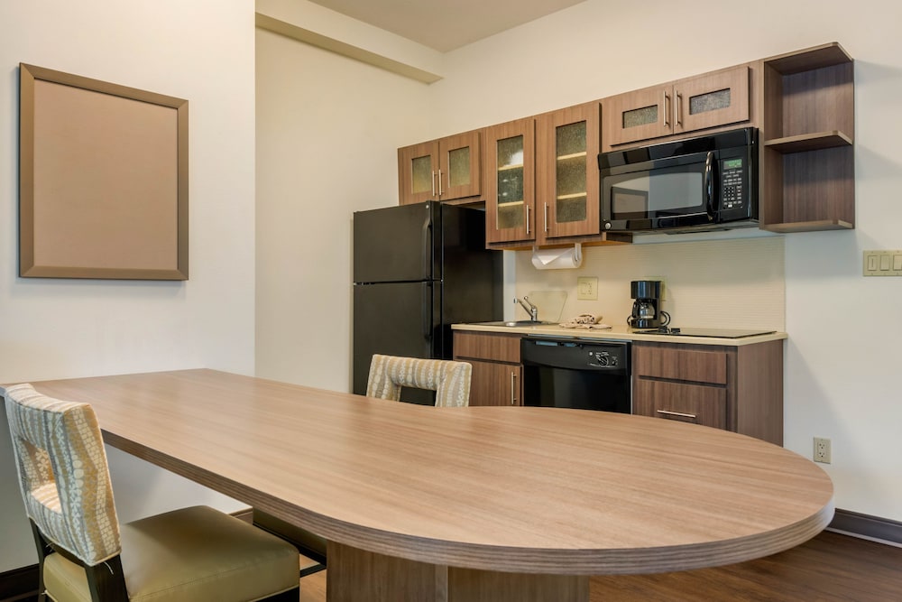 Candlewood Suites Fort Myers Sanibel Gateway by IHG - photo 8