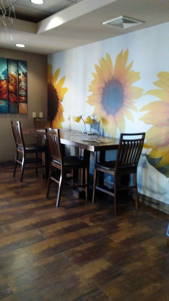 Holiday Inn Express & Suites Junction City an IHG Hotel - photo 3